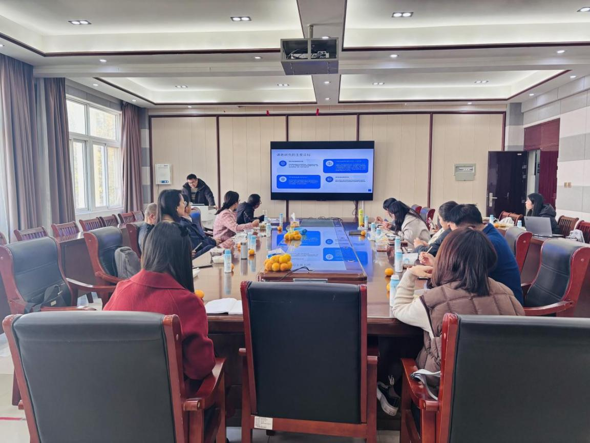 tyc7111cc太阳成集团教育管理与政策研究团队围...