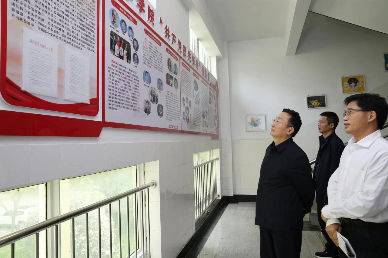 校党委书记王文鹏到tyc7111cc太阳成集团调研指...